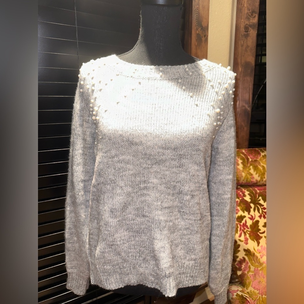 EUC Hem & Threads sweater gray color long sleeve with pearls embellishment Sz S